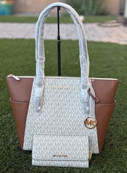 Michael Kors Charlotte Tote with Wallet, New/Set MK Nuevo