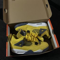 Jordan 4 Retro “Lightning”