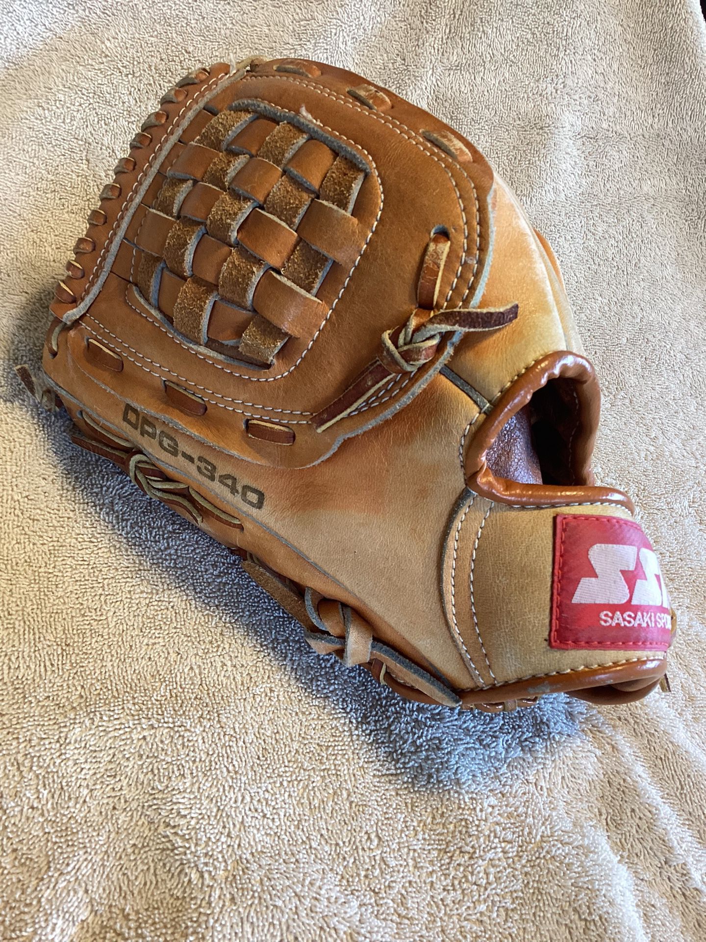 SSK 11” Left Hand Throw Baseball Glove