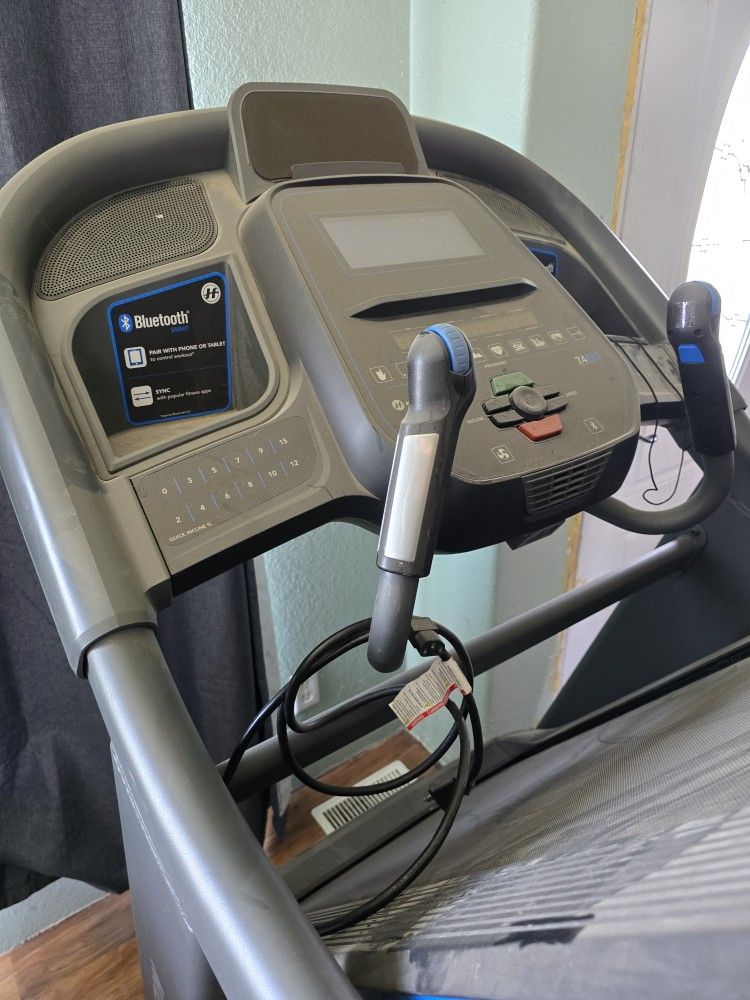 Horizon Fitness 7.4 Treadmill