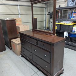 Dresser Set