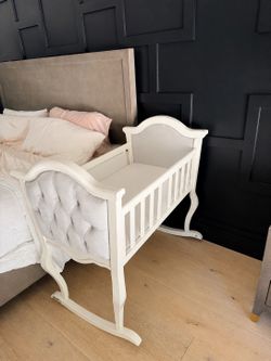 Baby wood crib