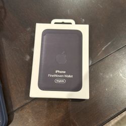 Apple iPhone FineWoven Wallet