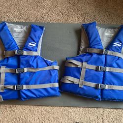 Stearns Adult Life jackets (2)