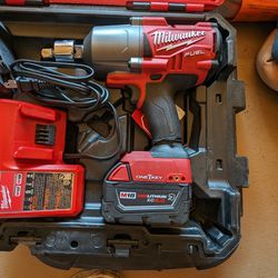 Milwaukee

M18 FUEL ONE-KEY 18-Volt Li-Ion Brushless Cordless 3/4 in. High-Torque Impact Wrench w/F Ring, (2) Resistant Batteries

