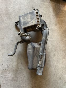 Air Box Assembly 10-15  Toyota Prius And Plug In