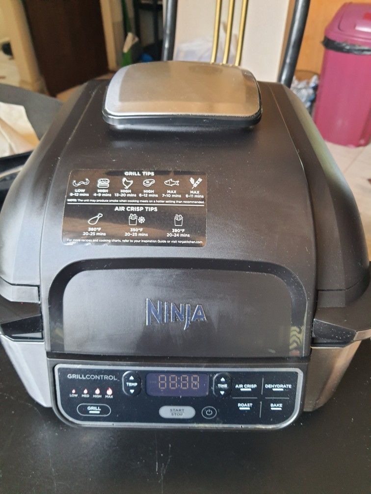 Hardly Used Ninja Air Fryer /Grill 4qt
