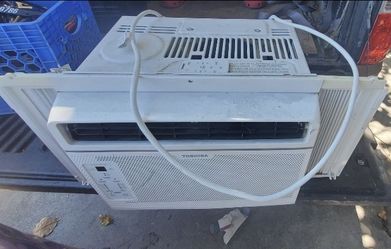 Window AC samsung 6000 BTUS remote timer like new A/C