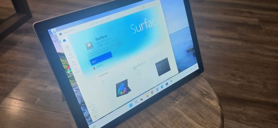 Microsoft Surface Pro (5th Gen) with LTE Advanced - 128GB i5 4GB M1807