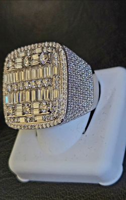 CHAMPIONSHIP STYLE RING 925 SILVER & MOISSANITE STONES