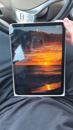 Brand new iPad A16 128g with keyboard and pen