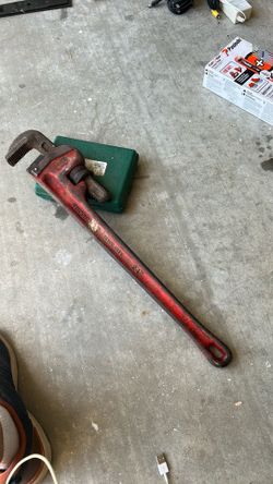 Rigid pipe wrench