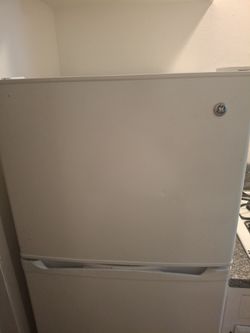 G&E working refrigerator