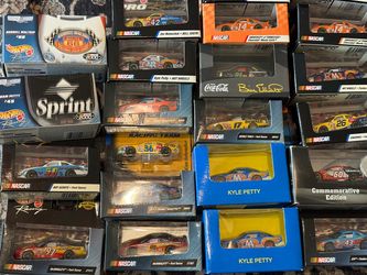(41) NASCAR Hot Wheels Die Cast Car Lot : 1/64 size  (All Brand New)