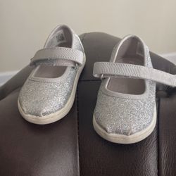 Kids Toms Size 4