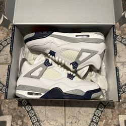 Jordan 4 Midnight Navy- Size 11