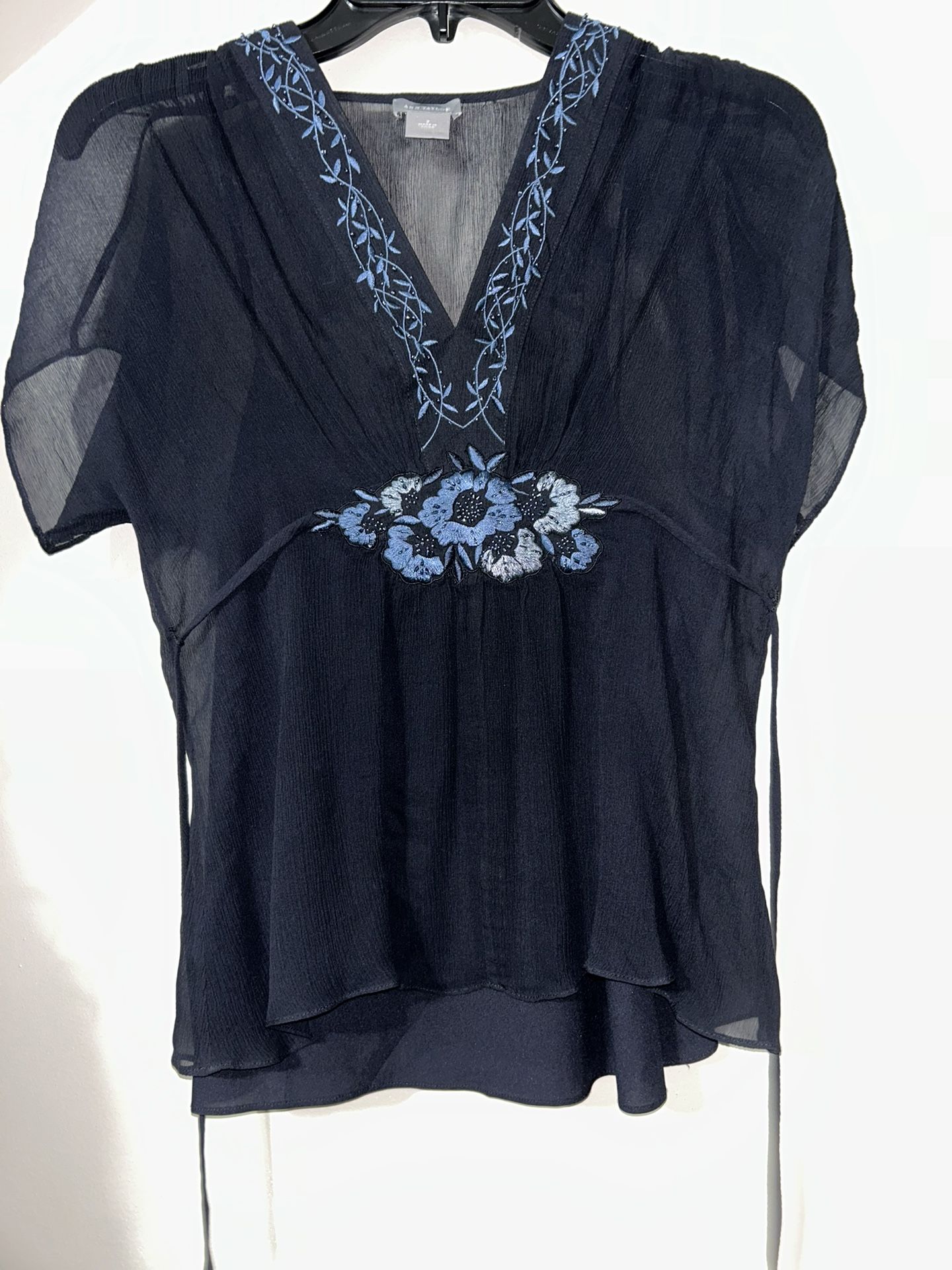 Ann Taylor Real Silk Polyester Navy Embroidered XS Women’s Top