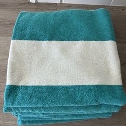 USED – 6 Resort Towels Charisma Beach – 35″ x 70″ (Teal & White)