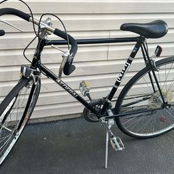 Like New 27”” 12speed General Sports Touring Bike