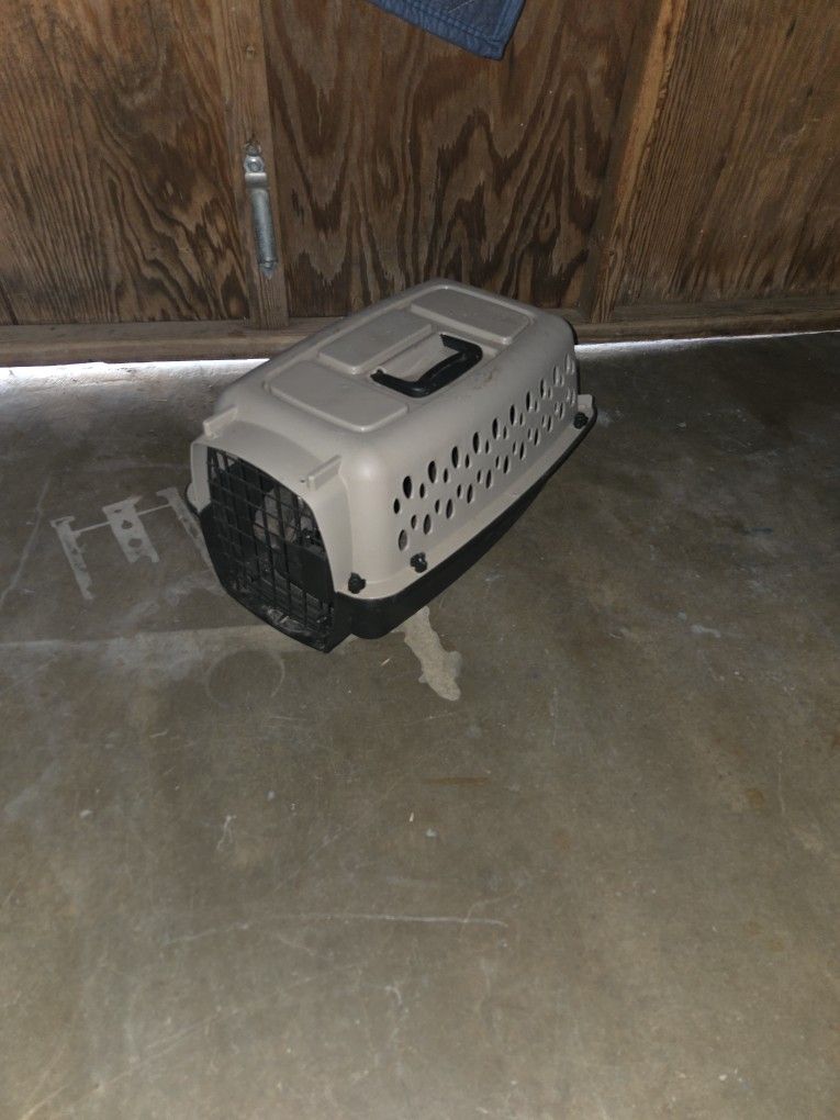 Dog/ Cat vibrant life 19" pet kennel