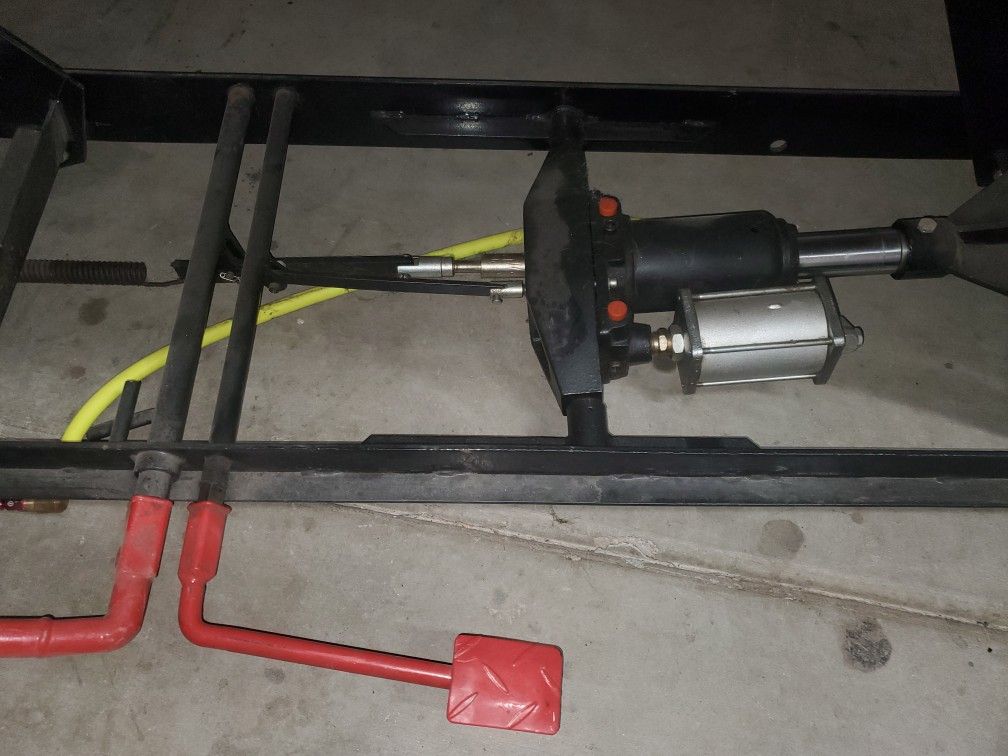 Redline LD1K Motorcycle Table for Sale in Wittmann, AZ OfferUp