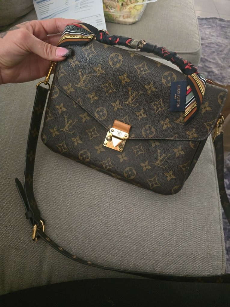 Original Louis Vuitton Bag W Scarf