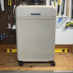 Bugatti - 28” Wellington Suitcase
