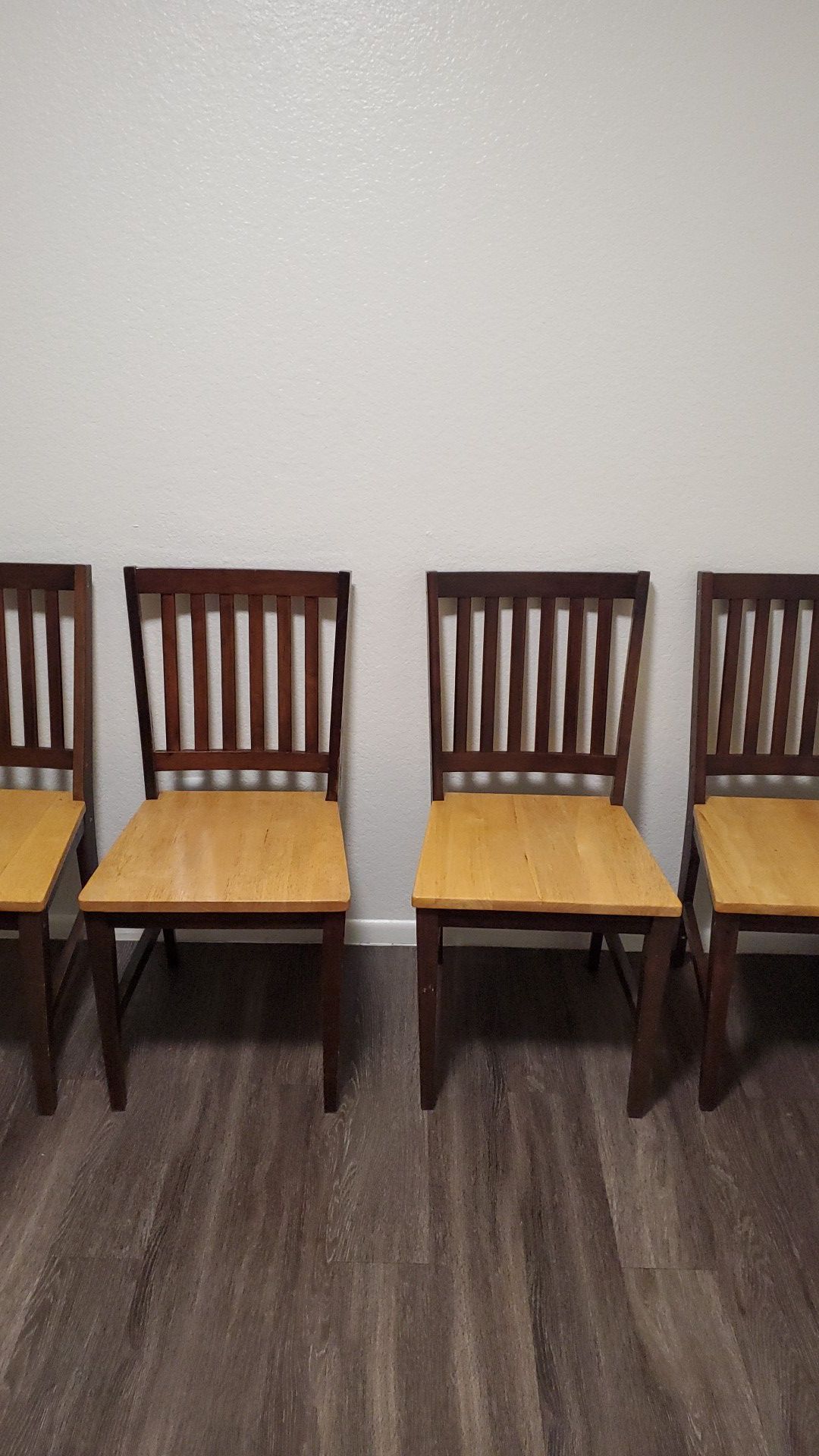 Set of 4 dining room chairs