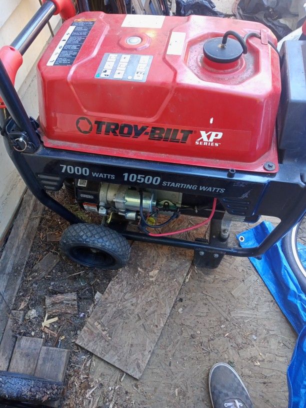 Troy Bolt 7000 Watt Generator
