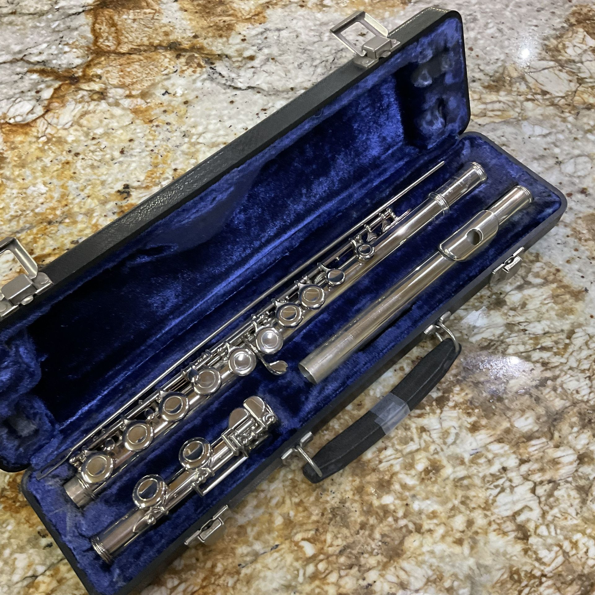 Sterling Silver Armstrong Flute B90B with Case