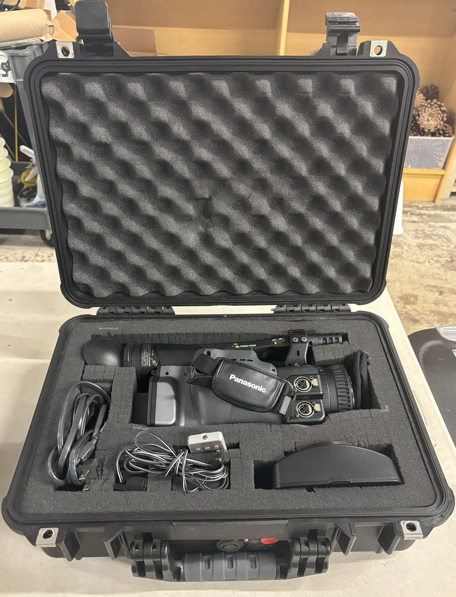 Panasonic HMC 150 Camcorder Camera W Pelican Case
