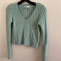 Beautiful super soft fluffy hooked women’s top never used size s