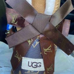 UGG BOOTS AND SPECIAL EDITION LOUIS VUITTON 