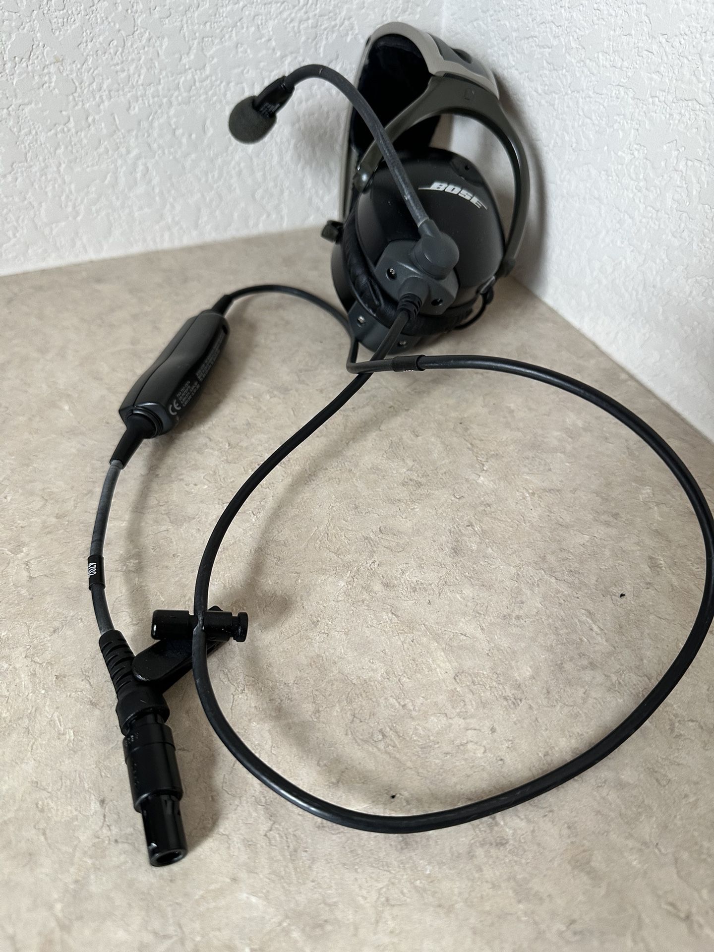 BOSE NOISE CANCELLING AVIATION HEADSET WITH BOSE PLUG