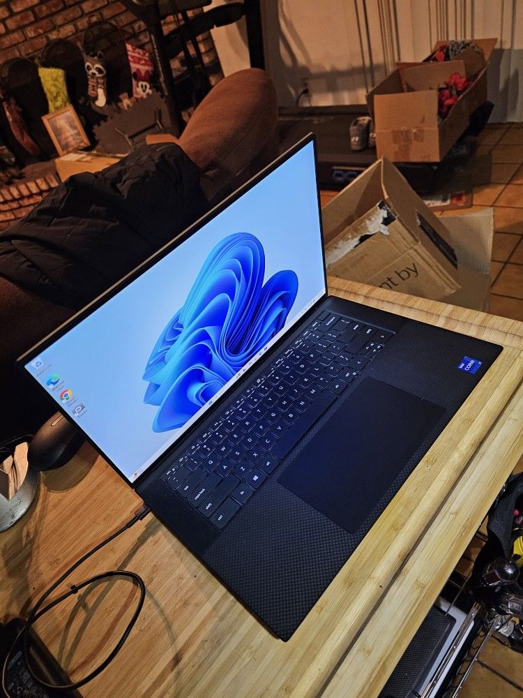 Dell XPS Gaming PC Intel i7-11800H-CPU 16GB Ram 1TB SSD GPU: NVIDIA RTX 3050