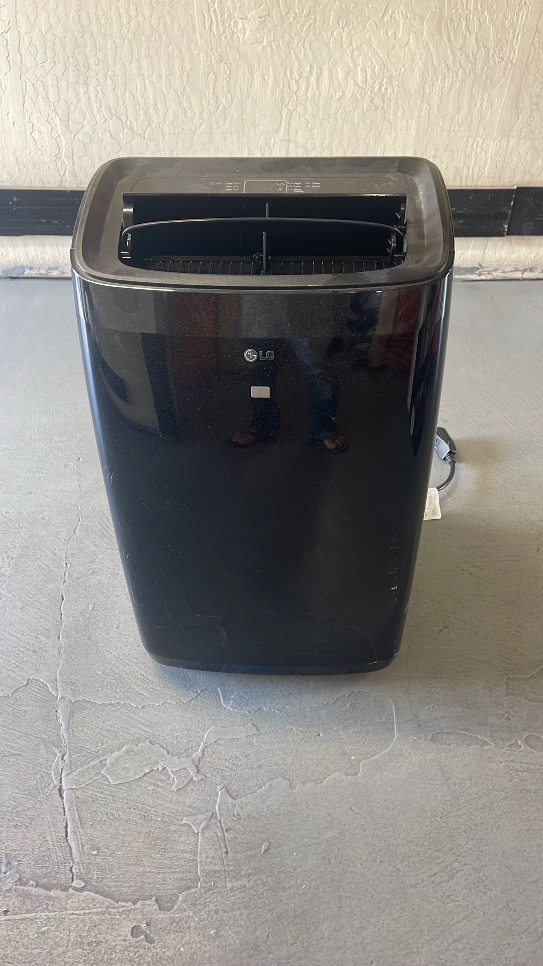 LG Electronics 10000 BTU Portable Air Conditioner