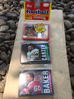 Football grocery rack pack 1985 Montana showing on front