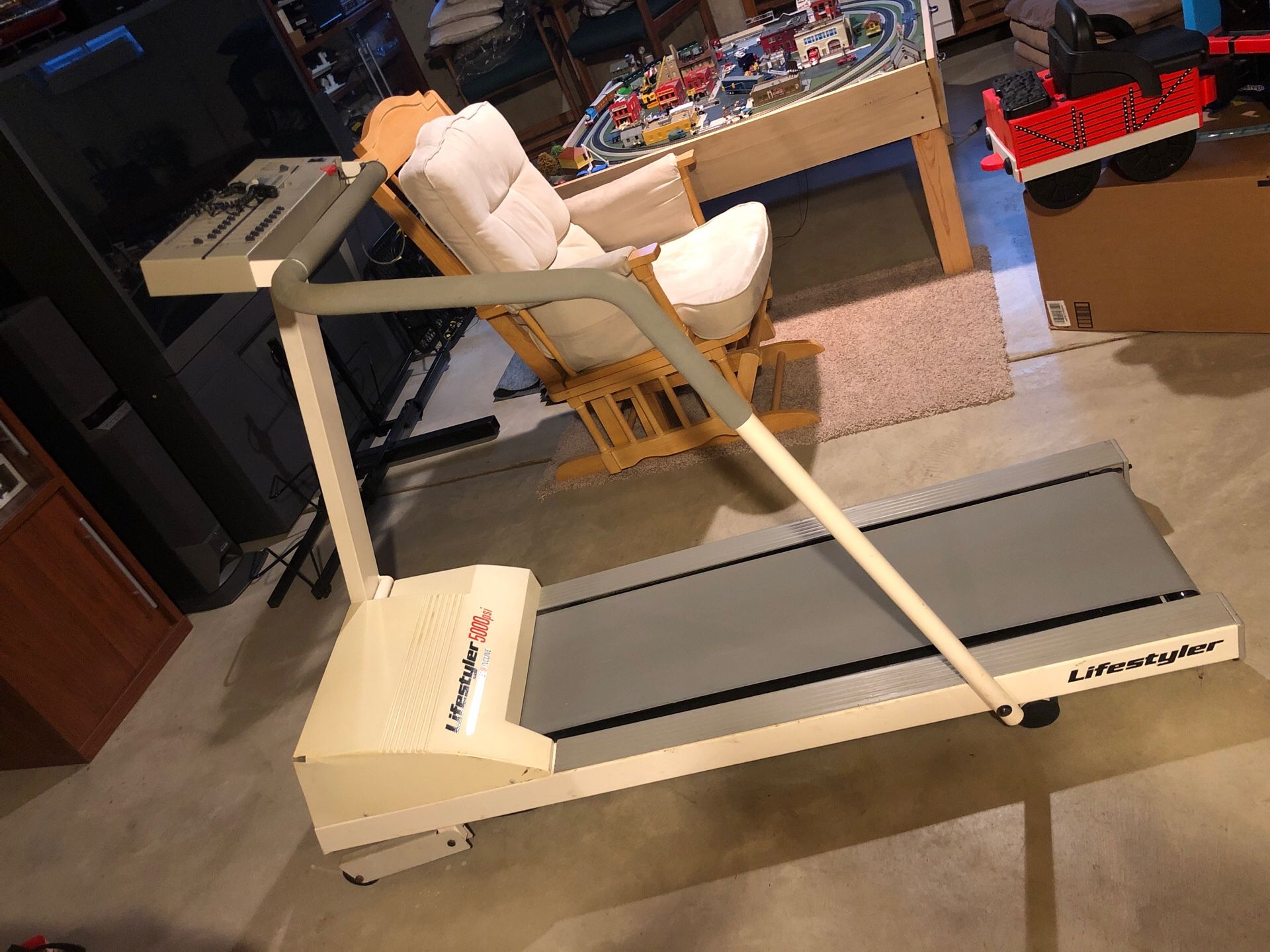 Lifestyler 5000psi treadmill - programmable speed & incline