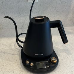 Electric Kettle By Elite Gourmet - New!
