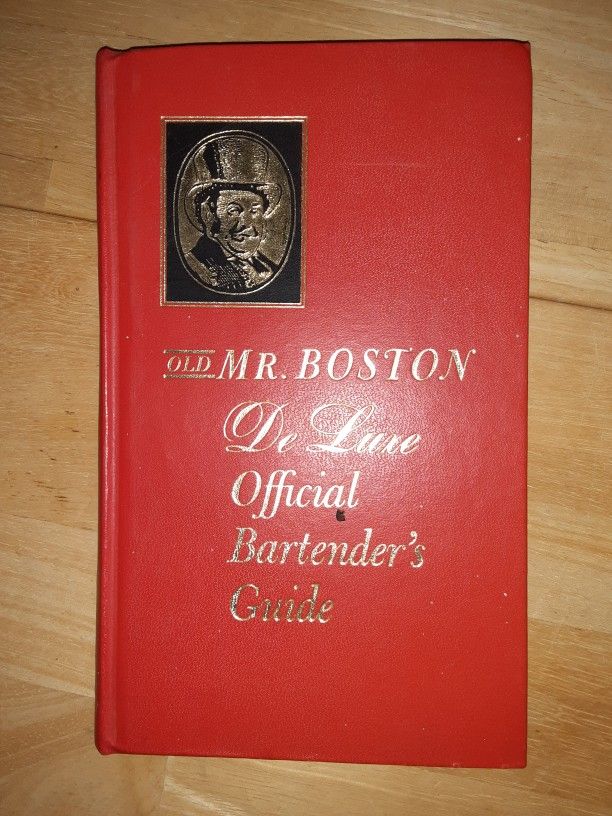 Vintage Old Mr. Boston Deluxe Bartenders Guide