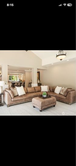 Free Omni leather sectional