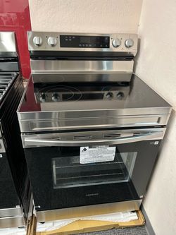 Samsung 30” Electric Range – New