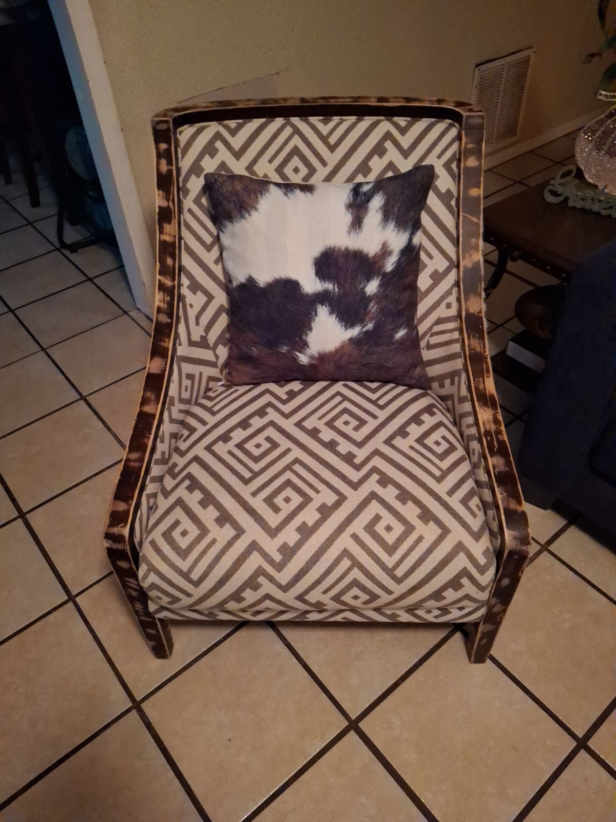 Accent chair 