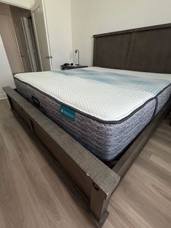 Beautyrest Harmony Lux Hybrid King Mattress – Excellent Condition