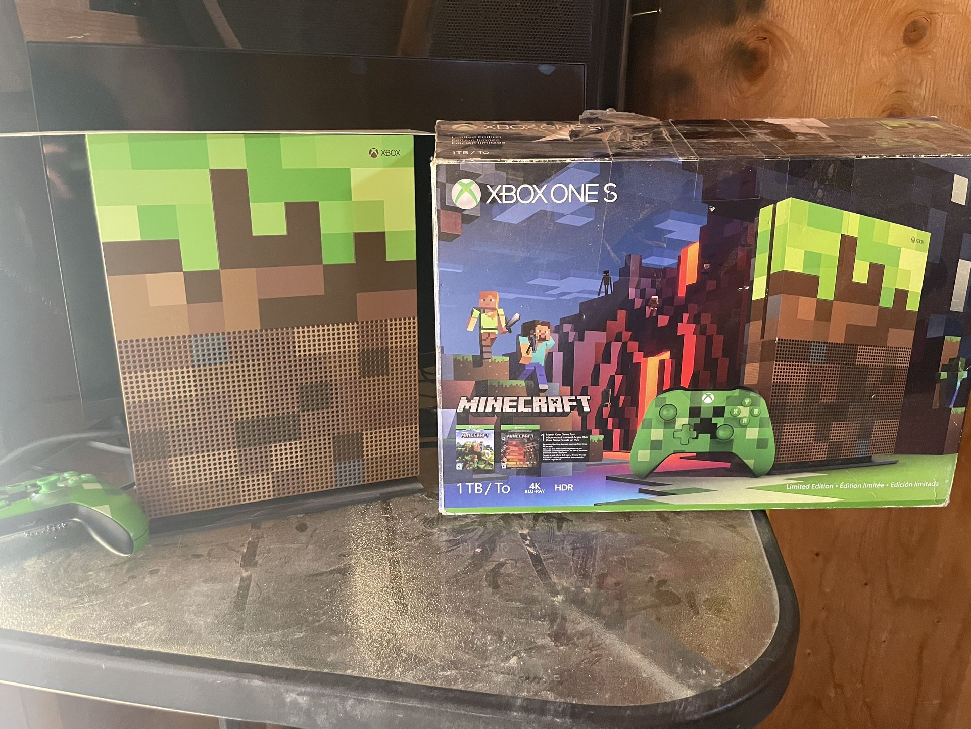 Xbox One S Minecraft Edition