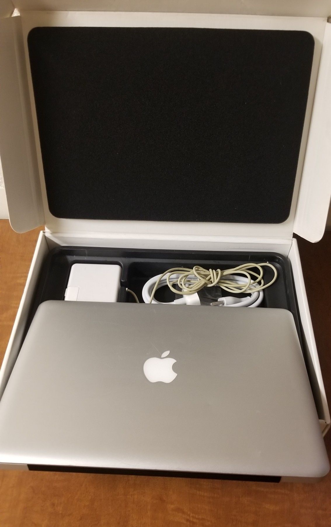 Apple MacBook Pro A1278 13” Laptop 2.26GHz Intel Core 2 Duo 4GB Ram, 250GB Hard Drive