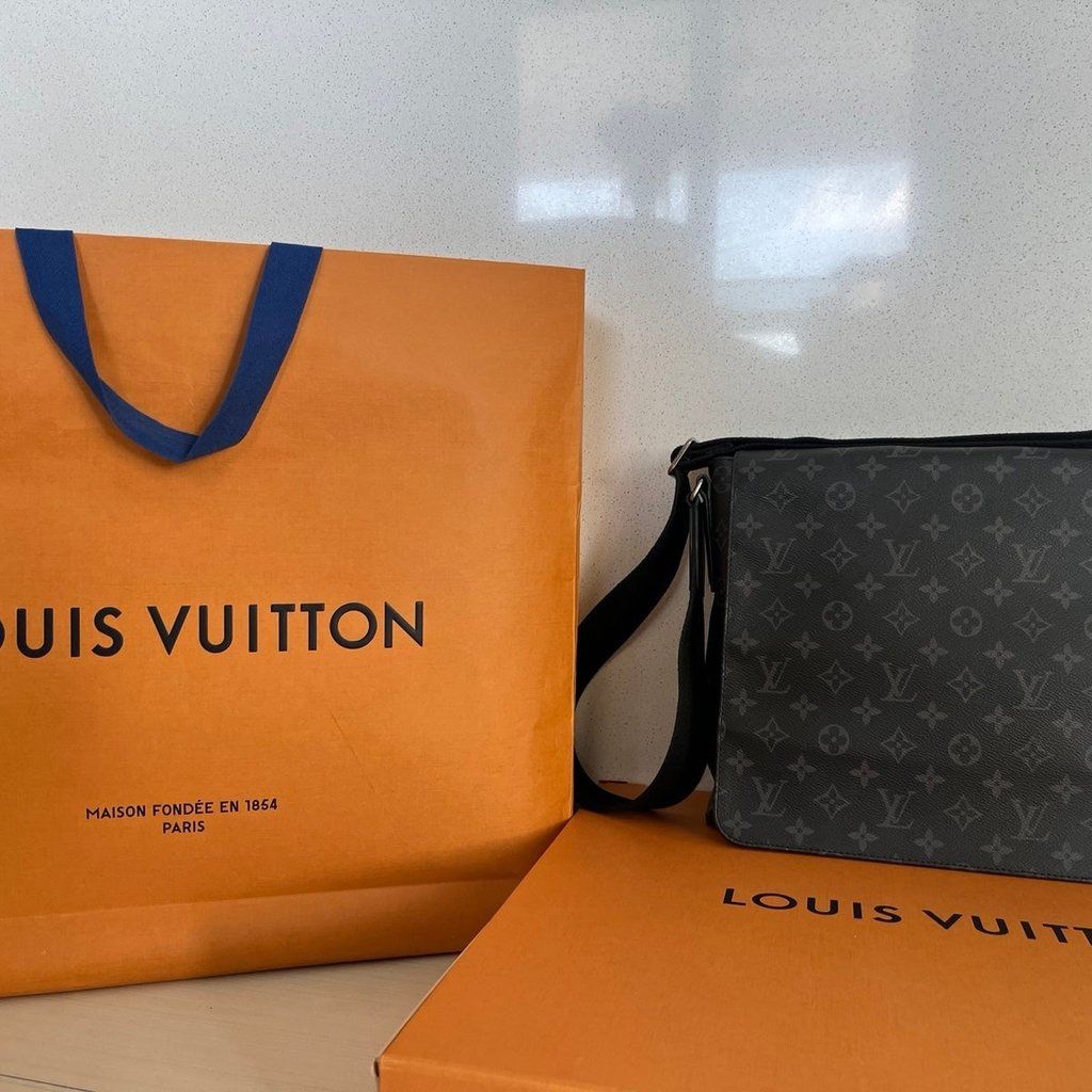 Louis Vuitton Messenger Bag 