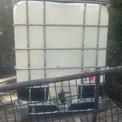 IBC Tank 275 Gal