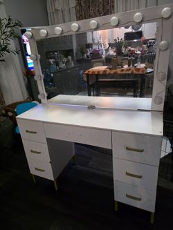 White Vanity Desk with Hollywood Lighted Mirror