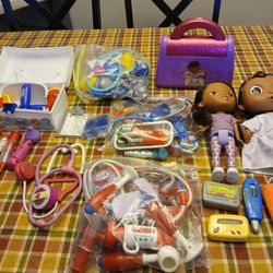 DOC MCSTUFFINS PRETEND DOCTOR LOT
